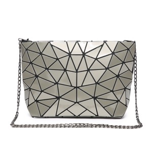 Bando | Kabelka Triangle Crossbody - stříbrná